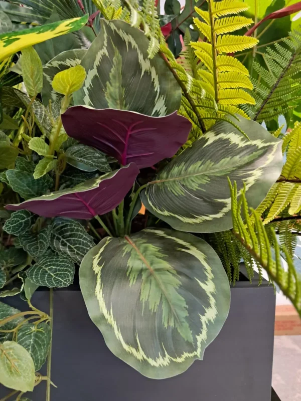 Amenajare in spatii moderne de birouri si HoReCa - eleganta verde la birou - amenajare cu plante artificiale
