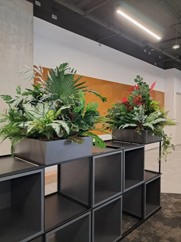 Amenajare in spatii moderne de birouri si HoReCa - eleganta verde la birou - amenajare cu plante artificiale