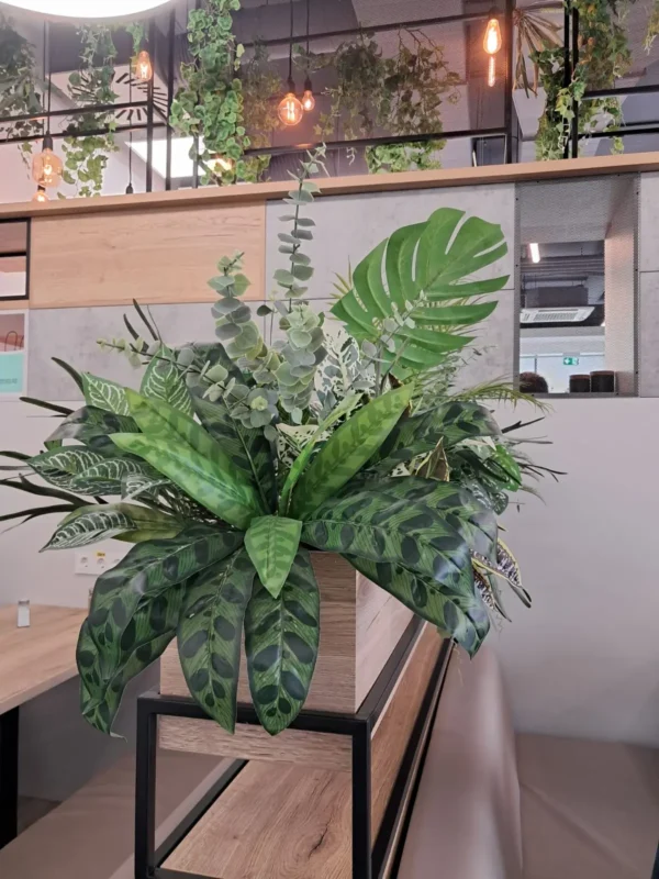 Amenajare in spatii moderne de birouri si HoReCa - eleganta verde la birou - amenajare cu plante artificiale