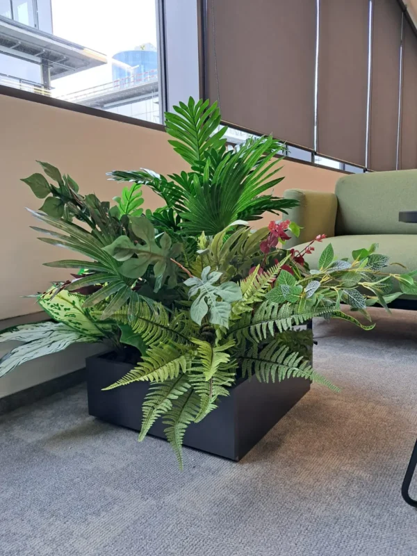 Amenajare in spatii moderne de birouri si HoReCa - eleganta verde la birou - amenajare cu plante artificiale
