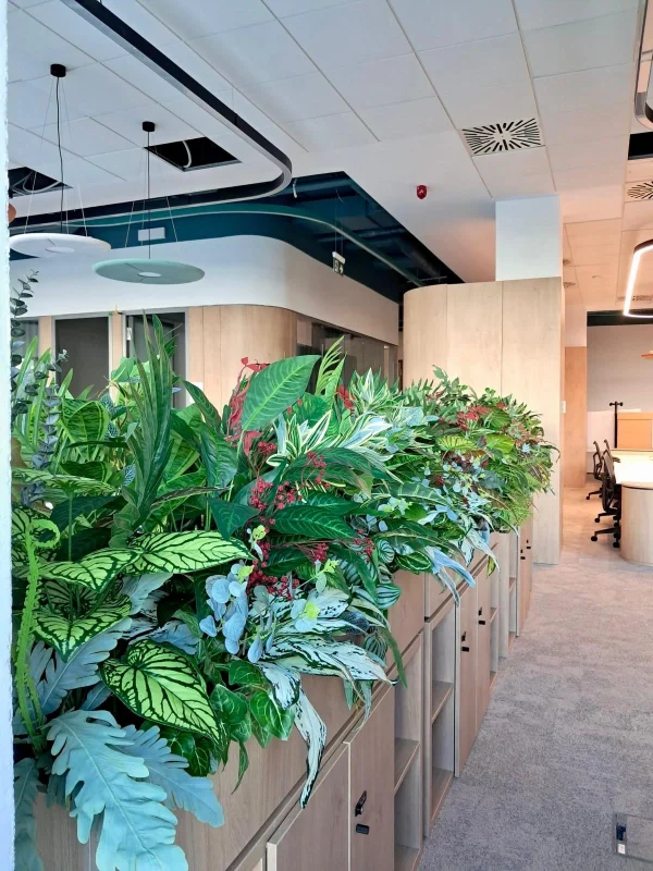 Eleganta si Prospetime Permanenta cu Plante Artificiale Premium