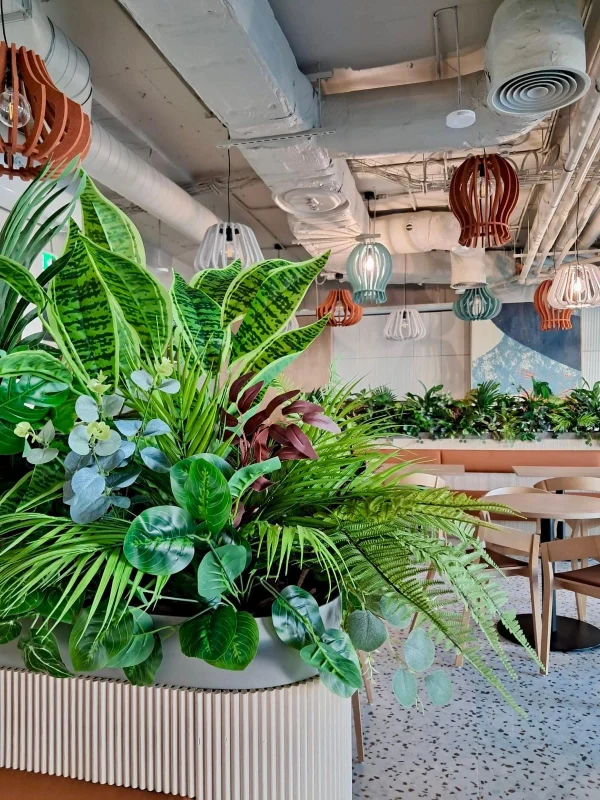 Eleganta si Prospetime Permanenta cu Plante Artificiale Premium