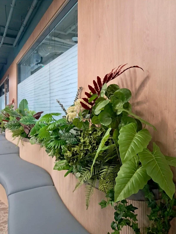 Eleganta si Prospetime Permanenta cu Plante Artificiale Premium