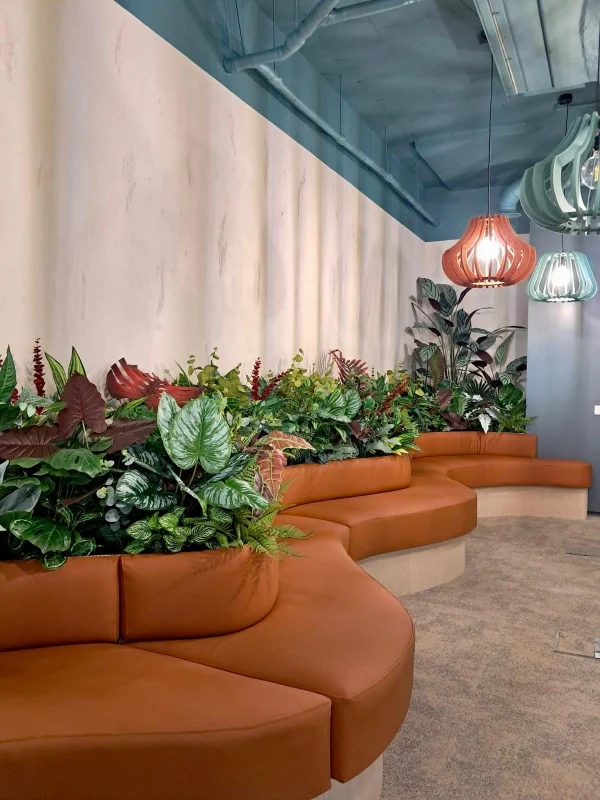 Eleganta si Prospetime Permanenta cu Plante Artificiale Premium