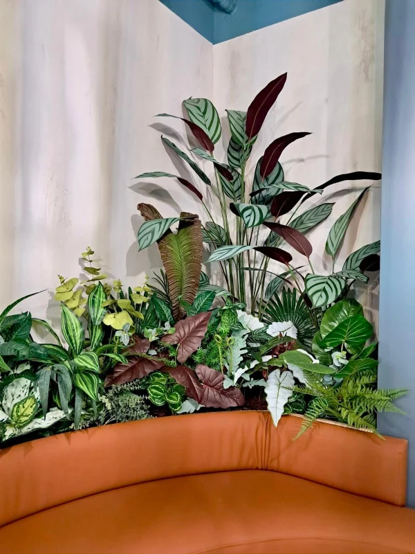 Eleganta si Prospetime Permanenta cu Plante Artificiale Premium