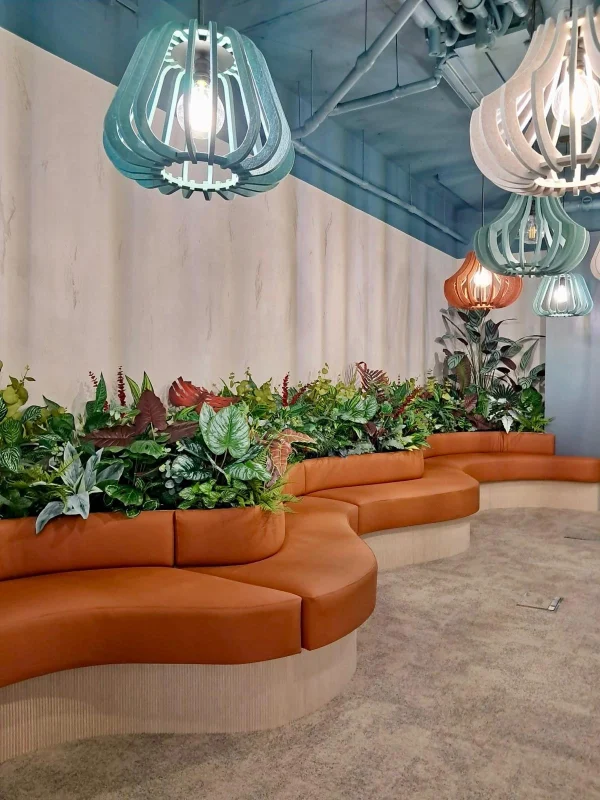 Eleganta si Prospetime Permanenta cu Plante Artificiale Premium