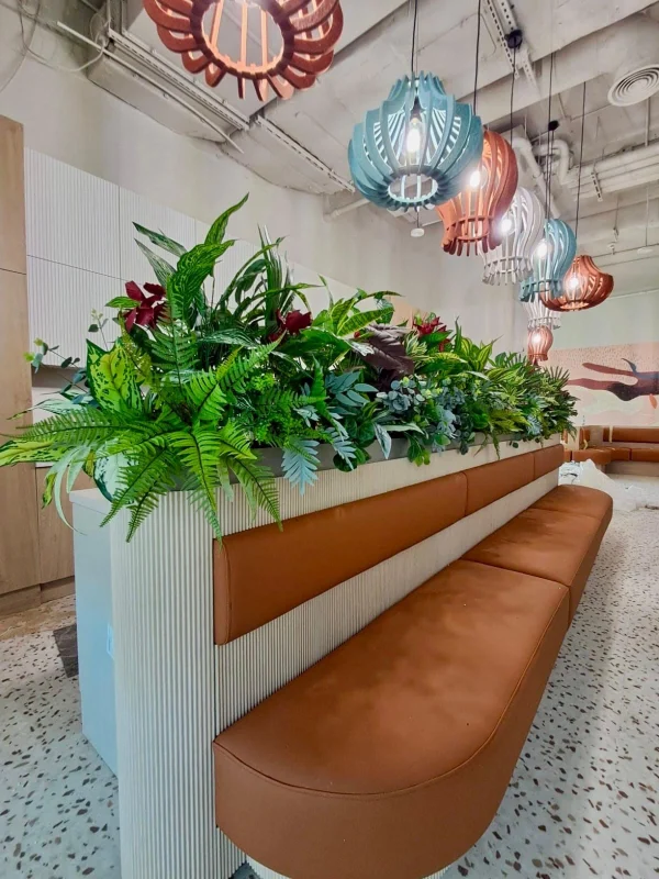Eleganta si Prospetime Permanenta cu Plante Artificiale Premium