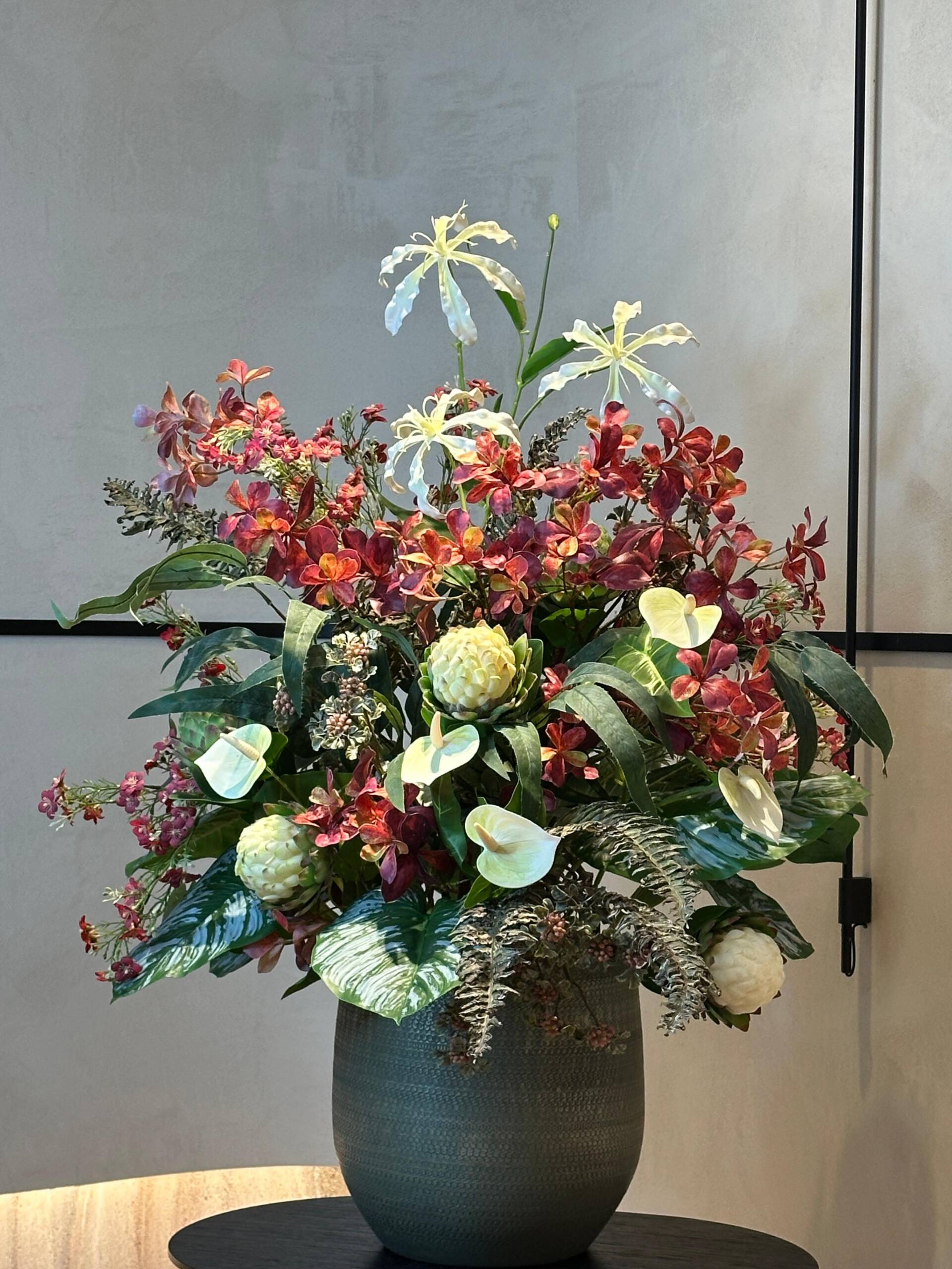 Aranjament floral model protea imagine 3