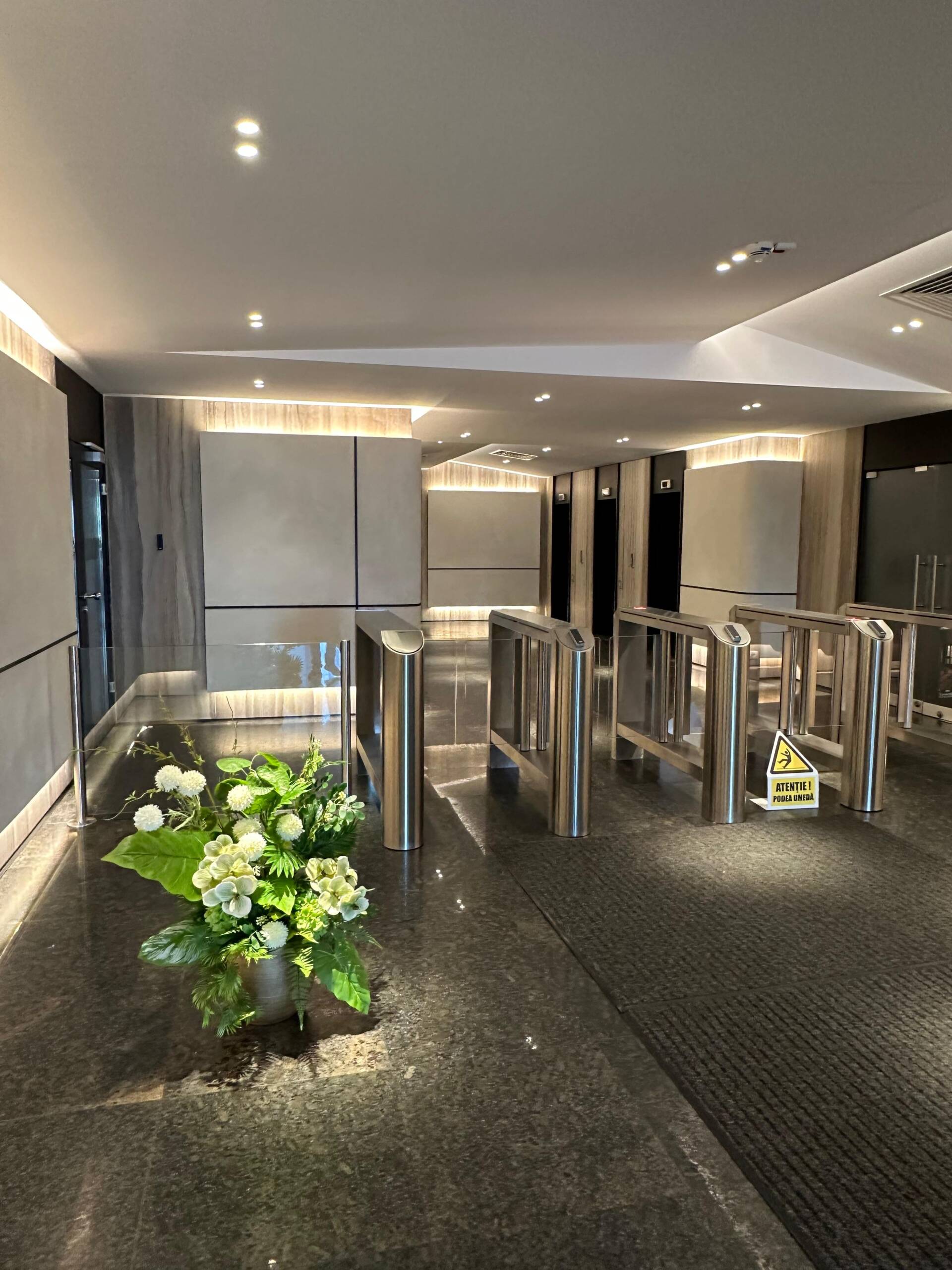Aranjament cu plante artificiale pentru lobby